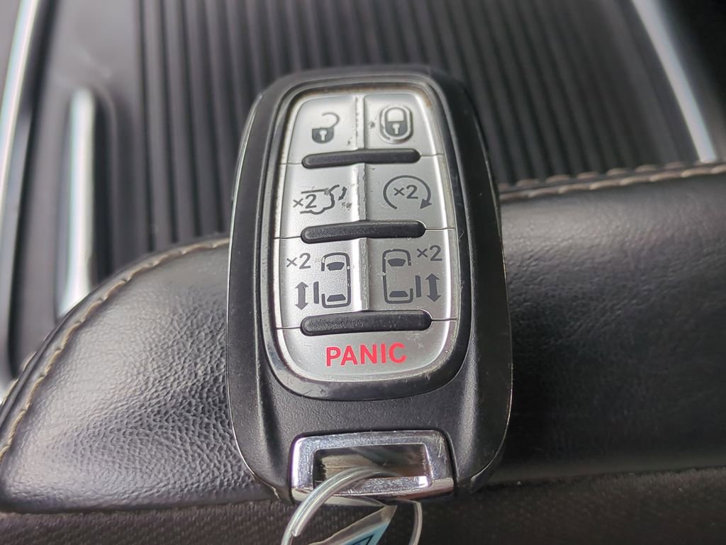 Used 2022 Chrysler Pacifica Limited FWD image 34