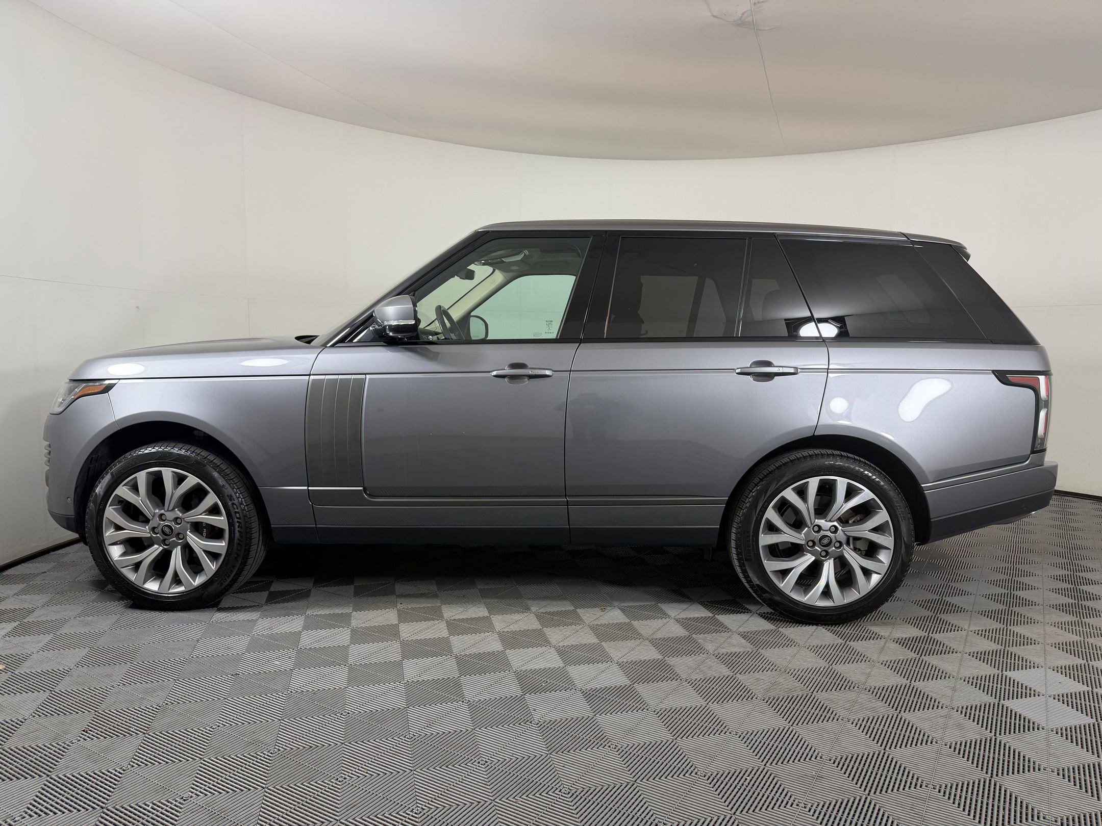 Used 2022 Land Rover Range Rover Westminster Edition image 2