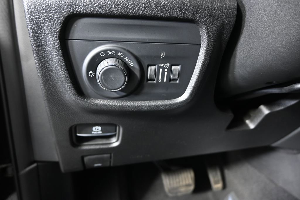 Used 2022 Jeep Grand Cherokee L Laredo image 24