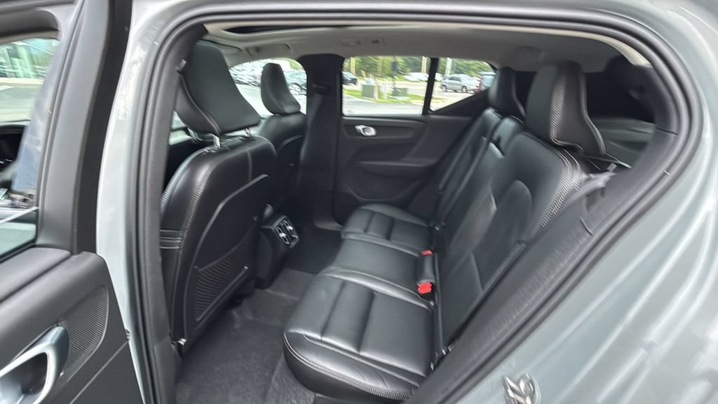 Used 2026 Volvo XC40 B5 Plus AWD/4WD image 9