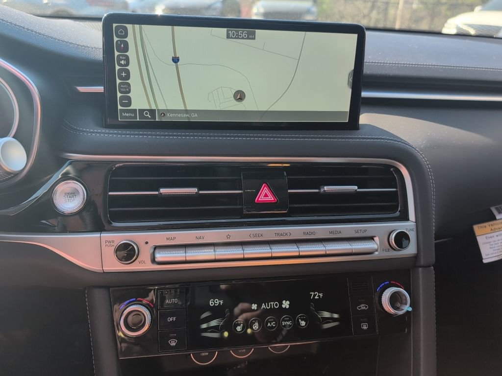 Used 2026 Genesis G70 2.5T image 12