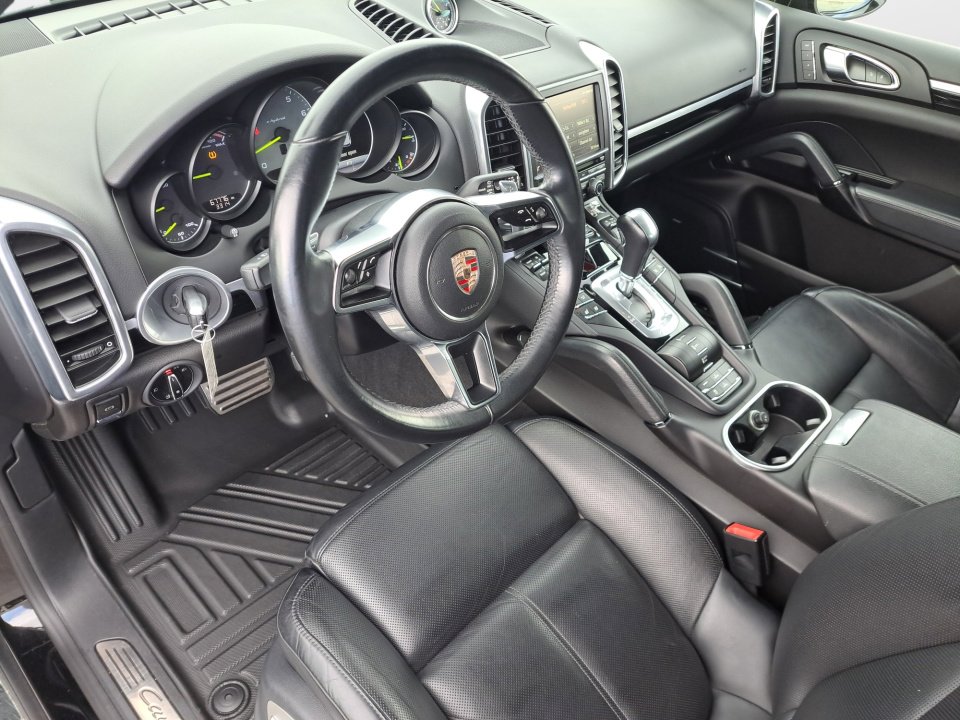 Used 2015 Porsche Cayenne S w/ Premium Package AWD/4WD image 10