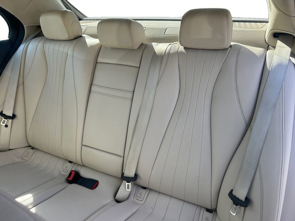 Used 2017 Mercedes-Benz E 300 4MATIC image 13