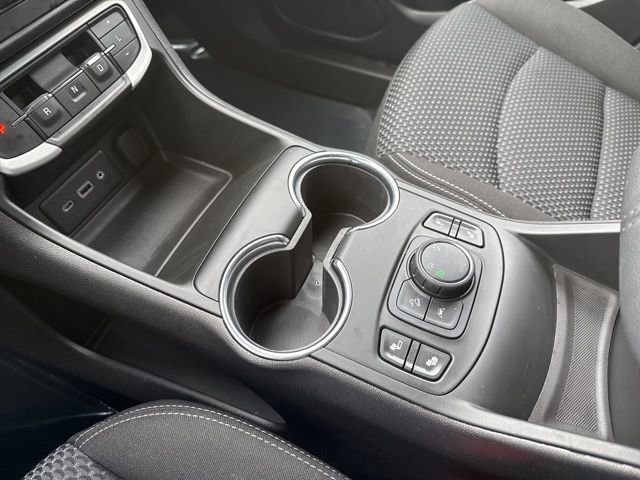 Used 2023 GMC Terrain SLE w/ Driver Convenience Package image 27