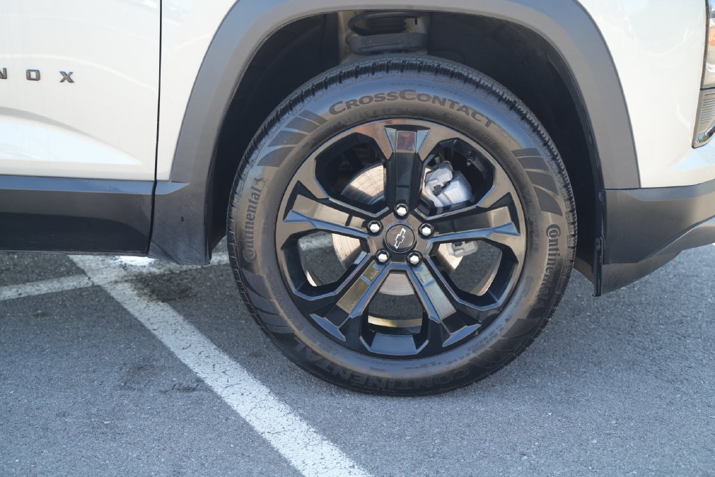 Used 2025 Chevrolet Equinox LT w/ Midnight Edition FWD image 47