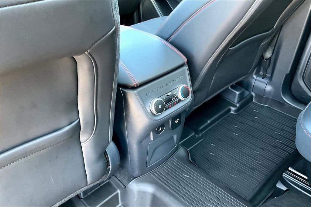 Used 2025 Ford Explorer ST-Line w/ Premium Package image 12