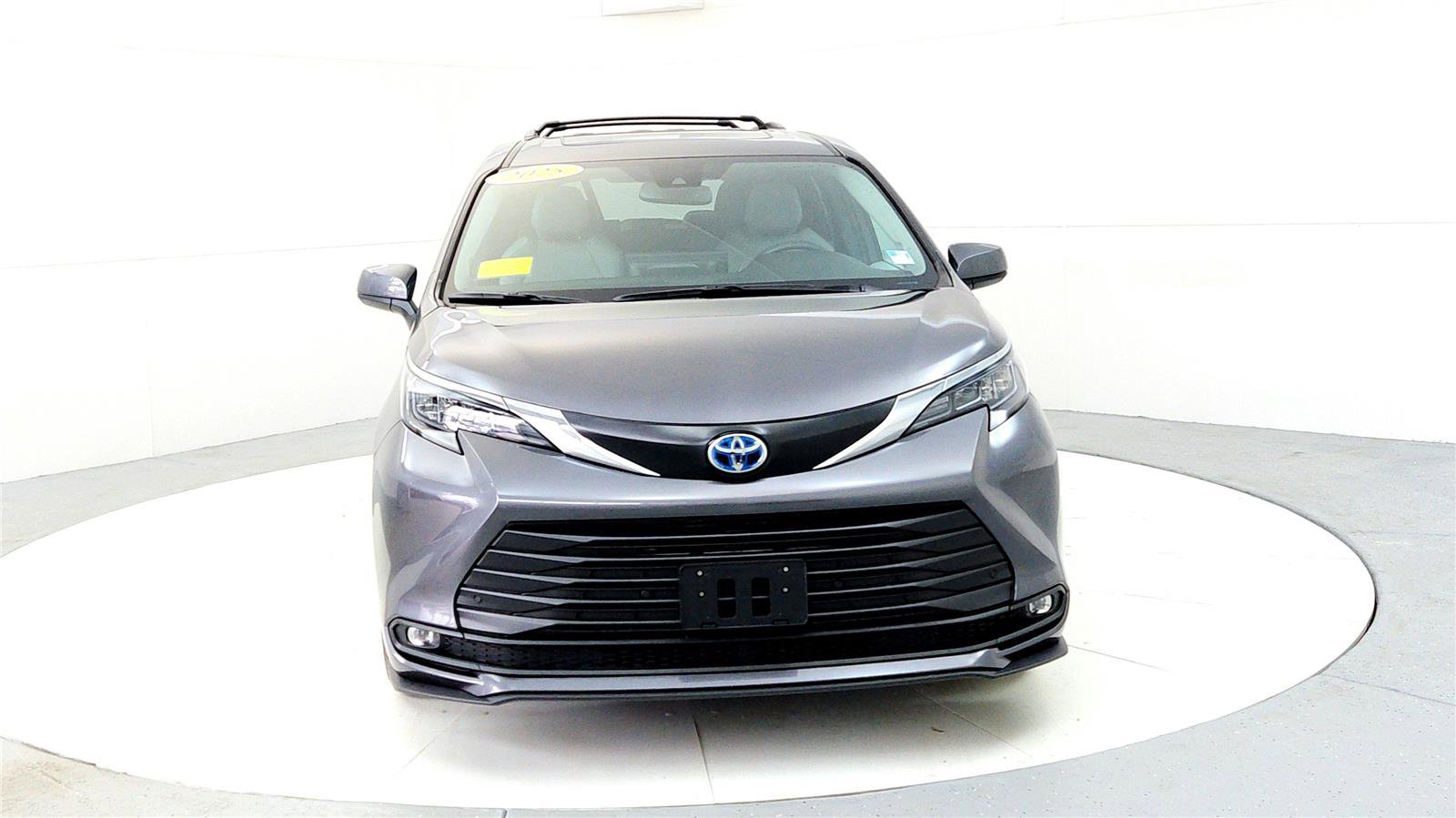 Certified 2025 Toyota Sienna XLE w/ XLE Plus Package image 8