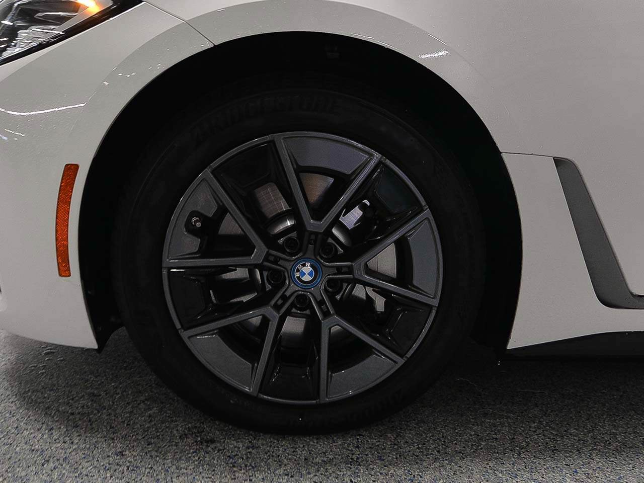 Used 2024 BMW i4 eDrive35 RWD image 5