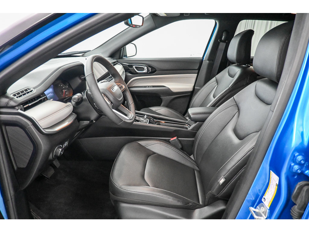 Used 2025 Jeep Compass Limited w/ Sun & Sound Group AWD/4WD image 12