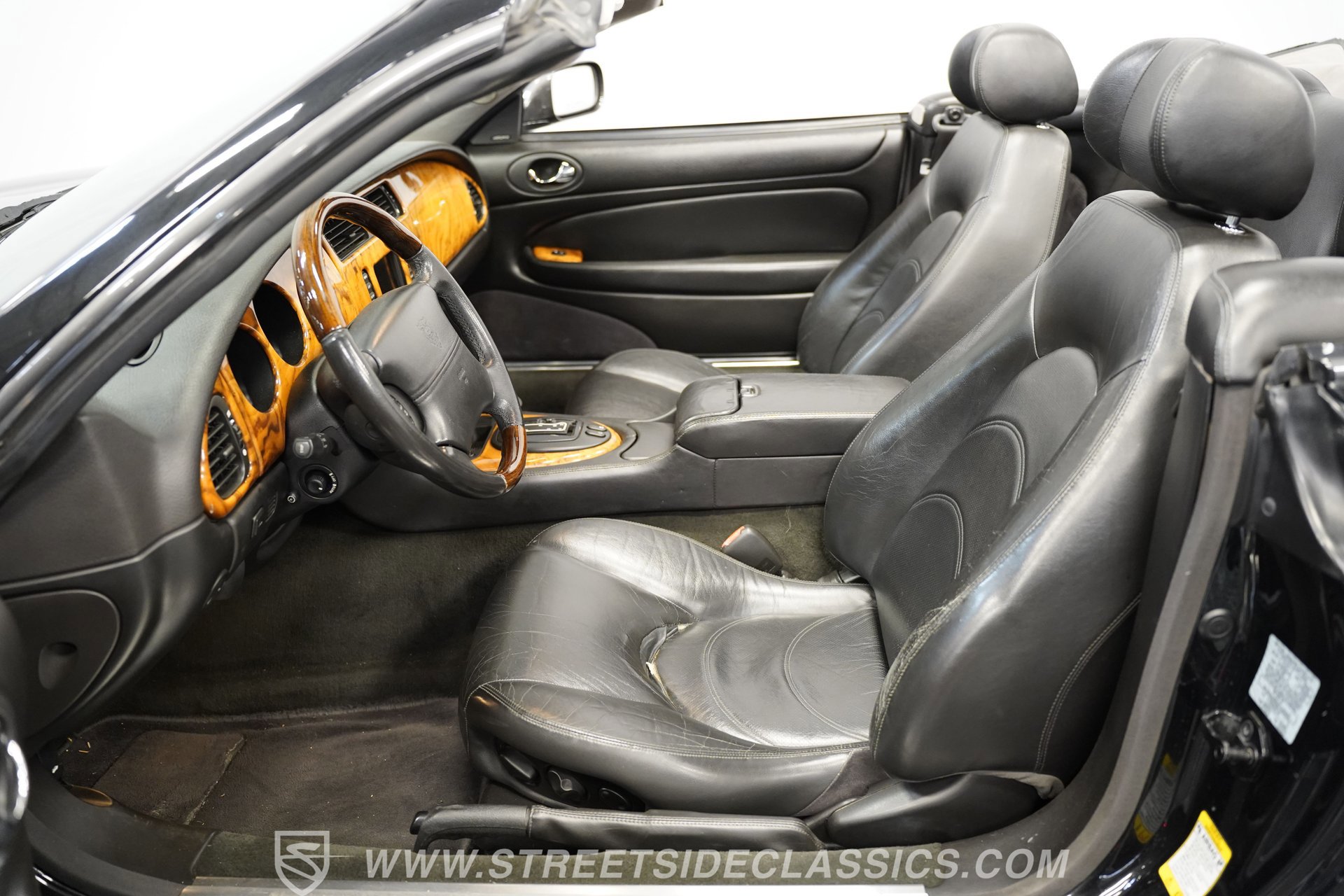 Used 2002 Jaguar XK8 Convertible image 39