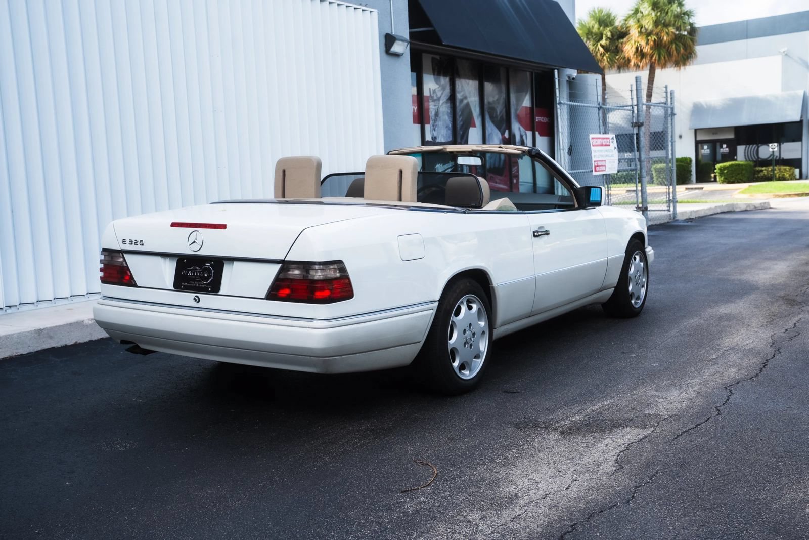 Used 1995 Mercedes-Benz E 320 Convertible image 8