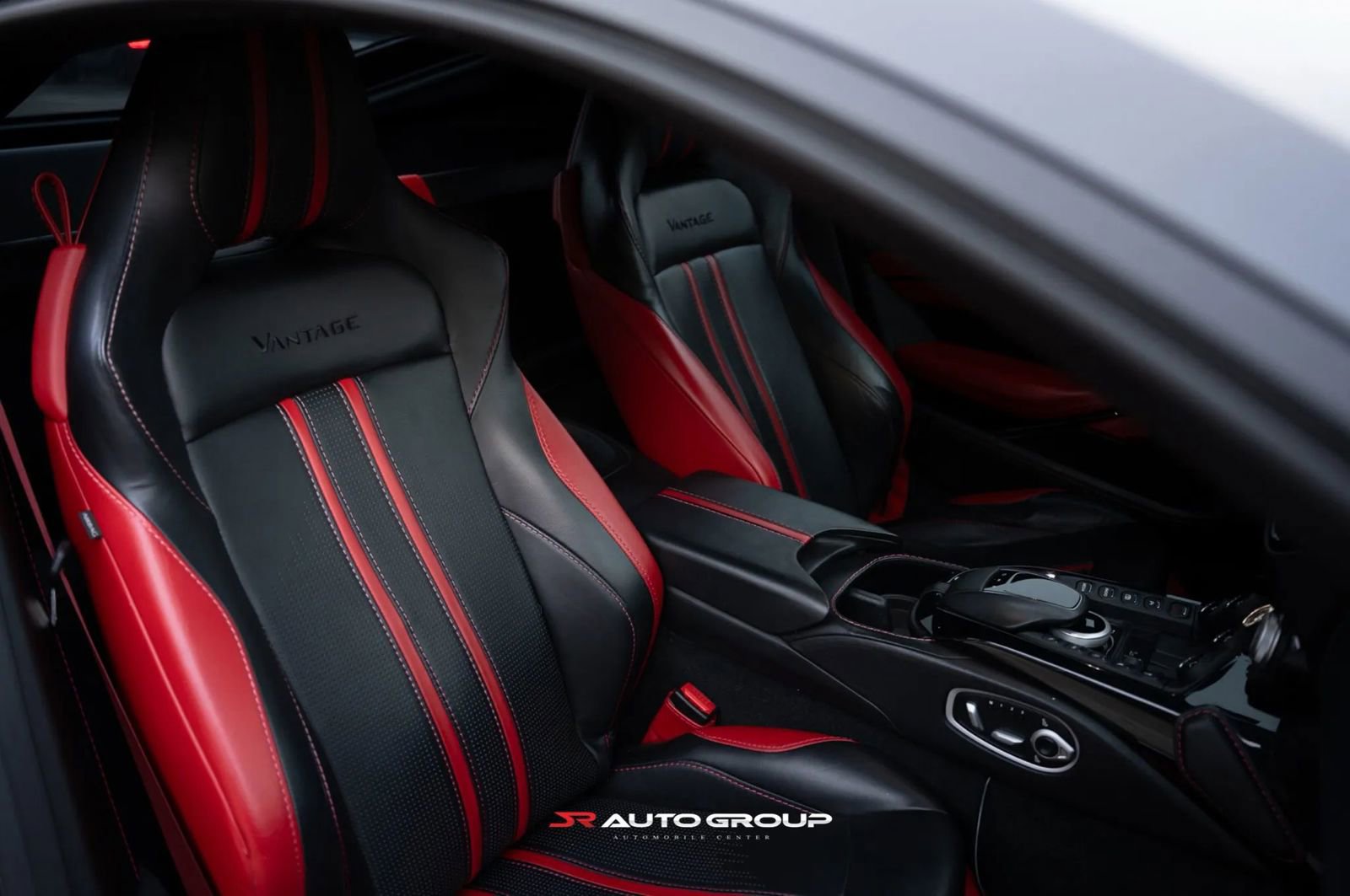 Used 2019 Aston Martin V8 Vantage Coupe image 23