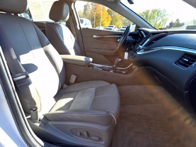 Used 2015 Chevrolet Impala LT w/ Convenience Package FWD image 22