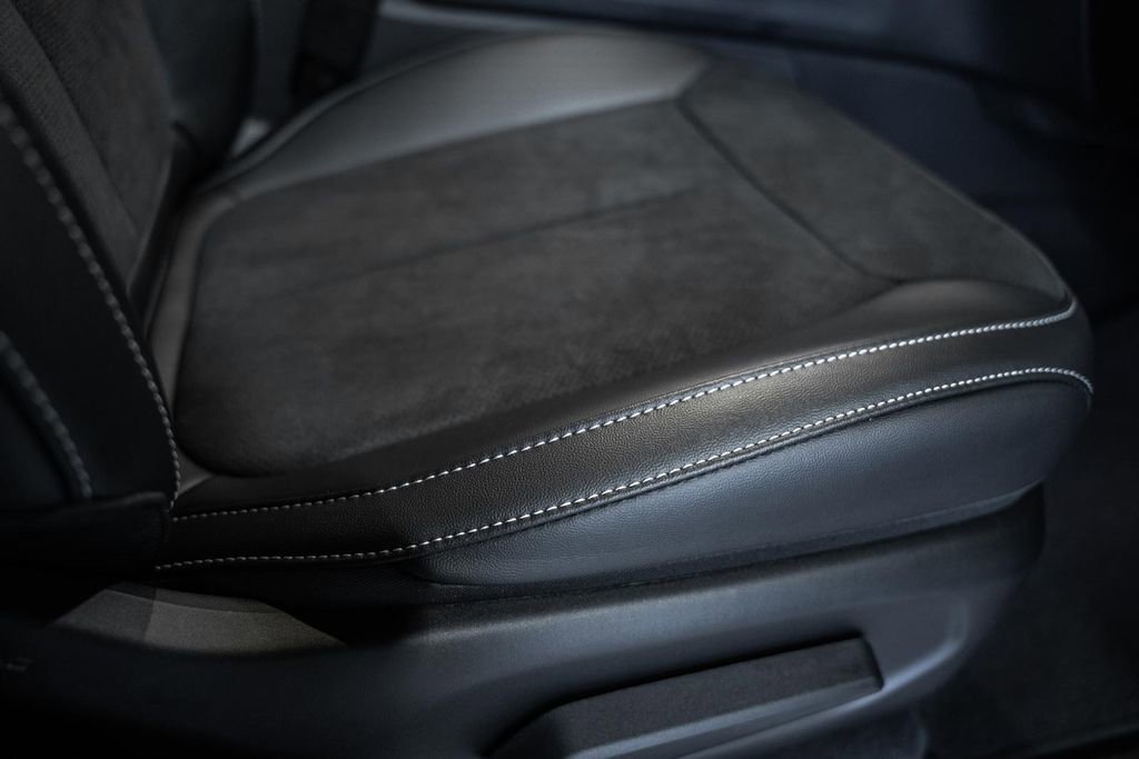 New 2025 Jeep Grand Cherokee Altitude image 33