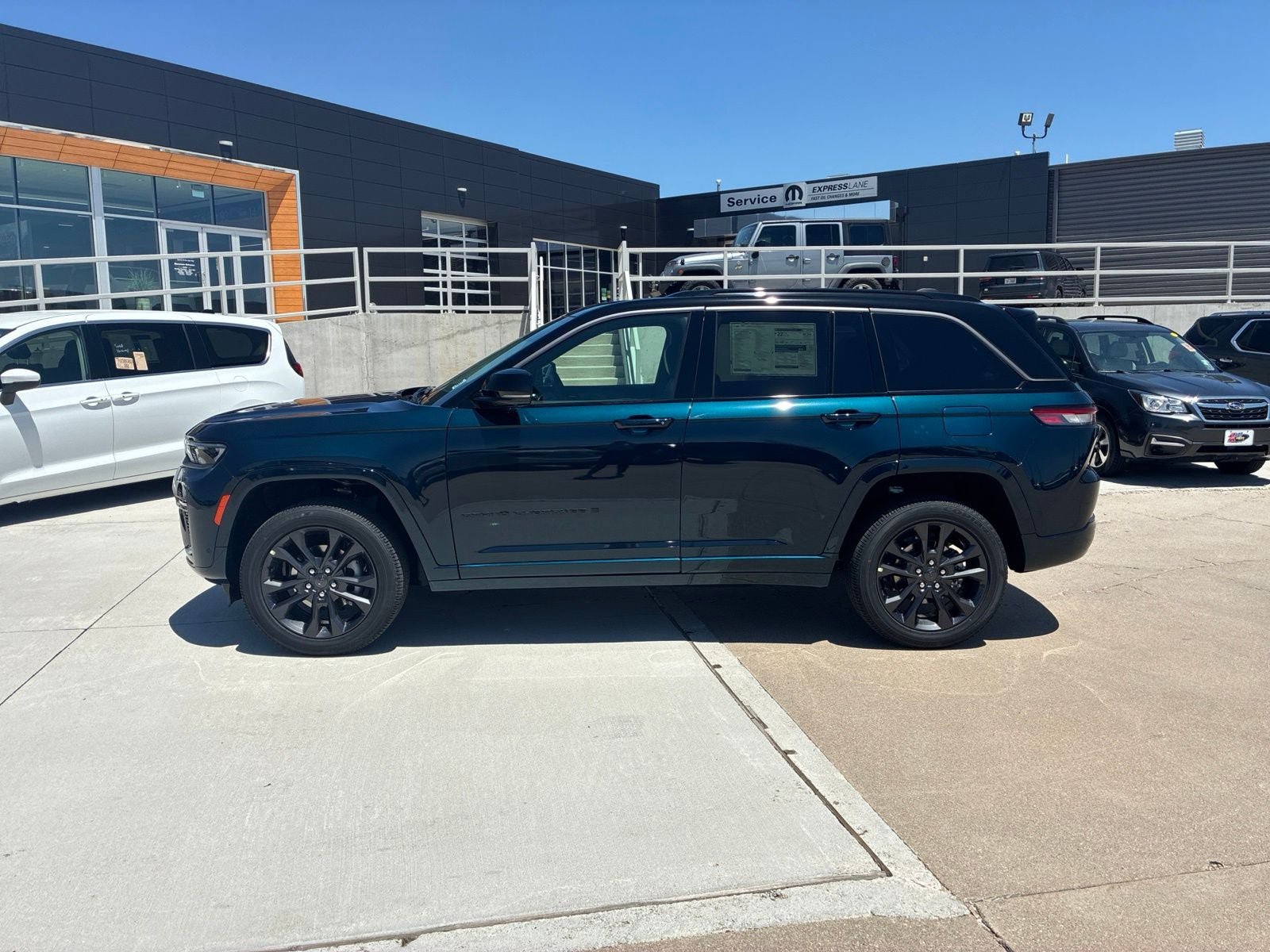 New 2026 Jeep Grand Cherokee Limited AWD/4WD image 2