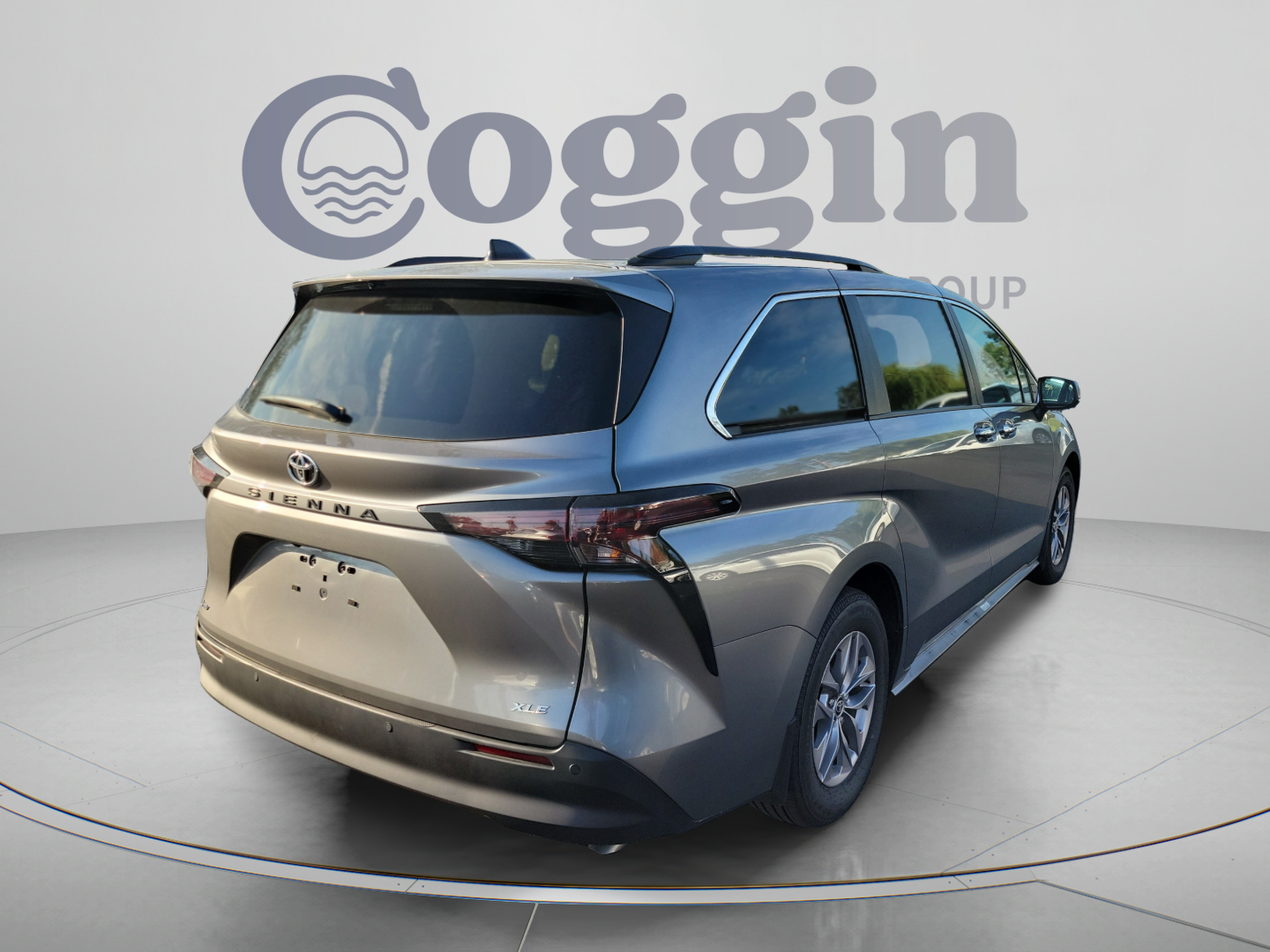 Certified 2026 Toyota Sienna XLE FWD image 6
