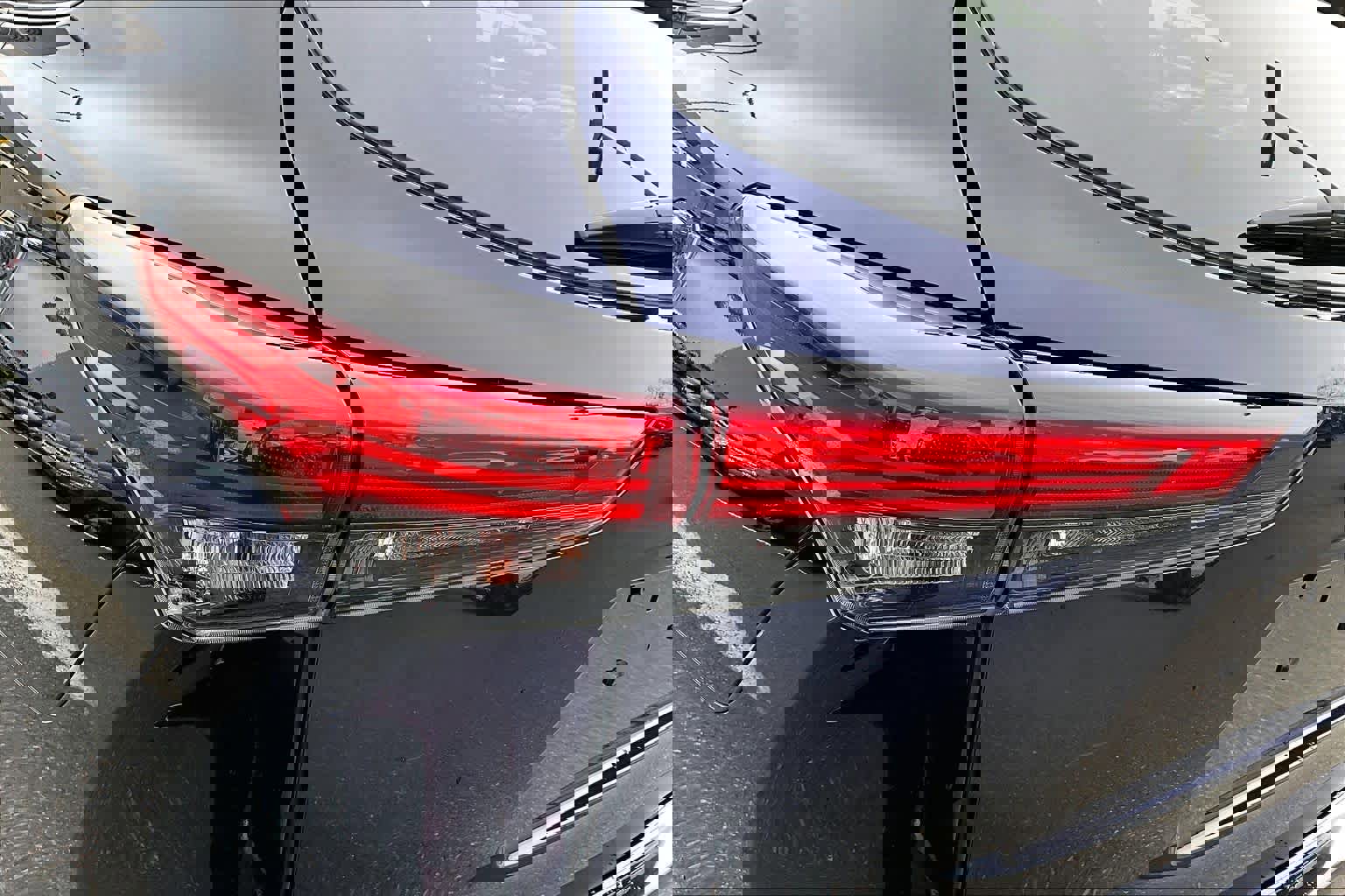 Used 2022 Toyota Highlander XLE AWD/4WD image 29