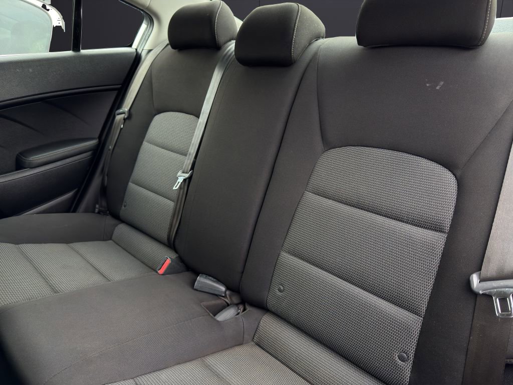 Used 2017 Kia Forte LX image 21