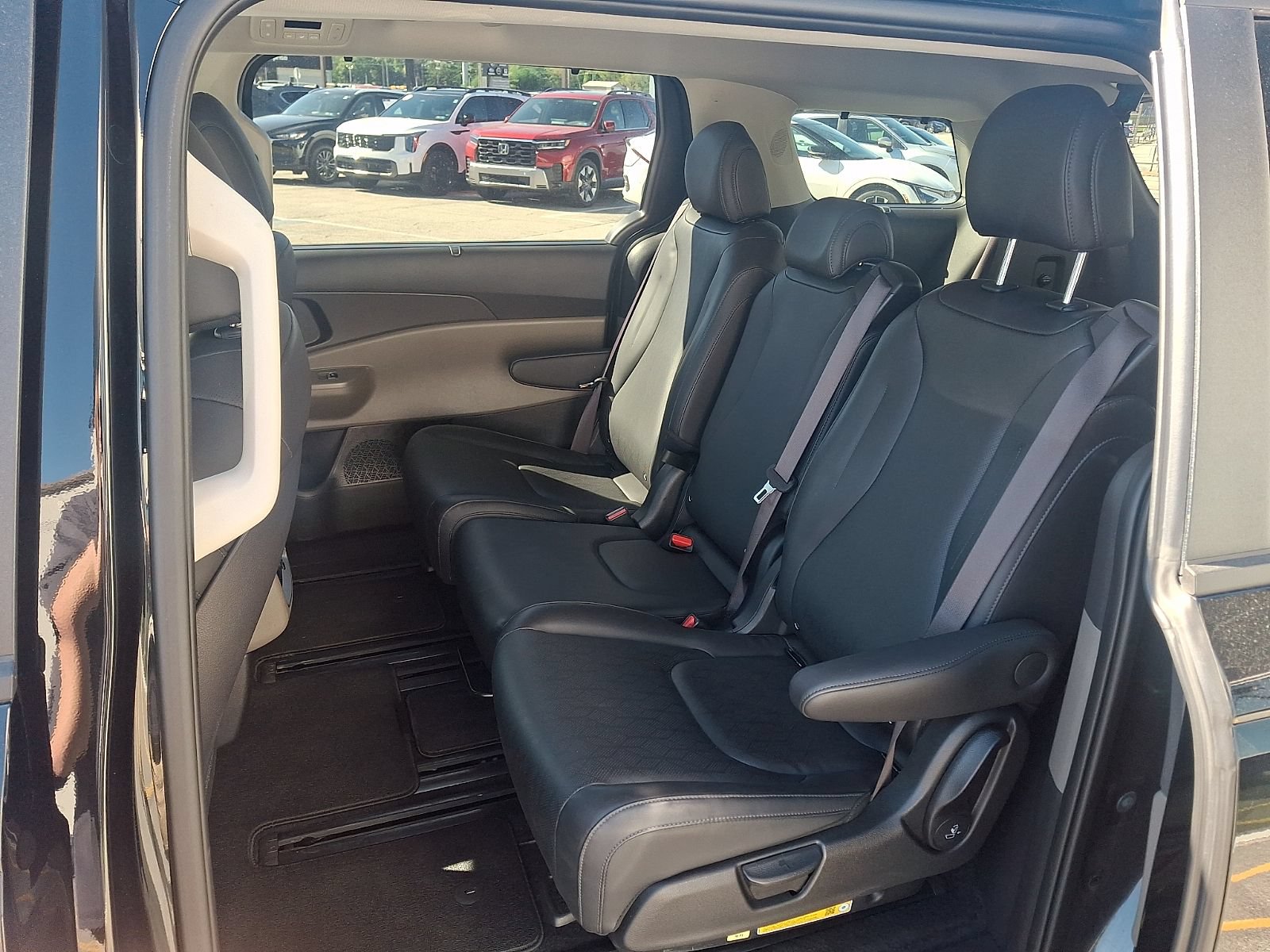 Certified 2025 Kia Carnival EX FWD image 10
