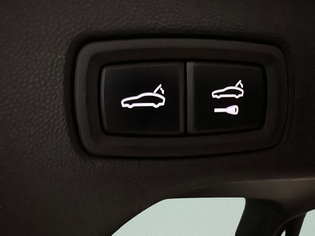 Used 2025 Porsche Macan 4S Electric image 20