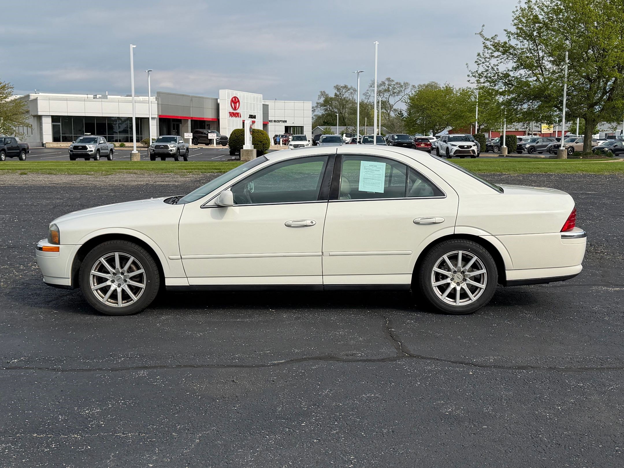 Used 2002 Lincoln LS RWD image 2