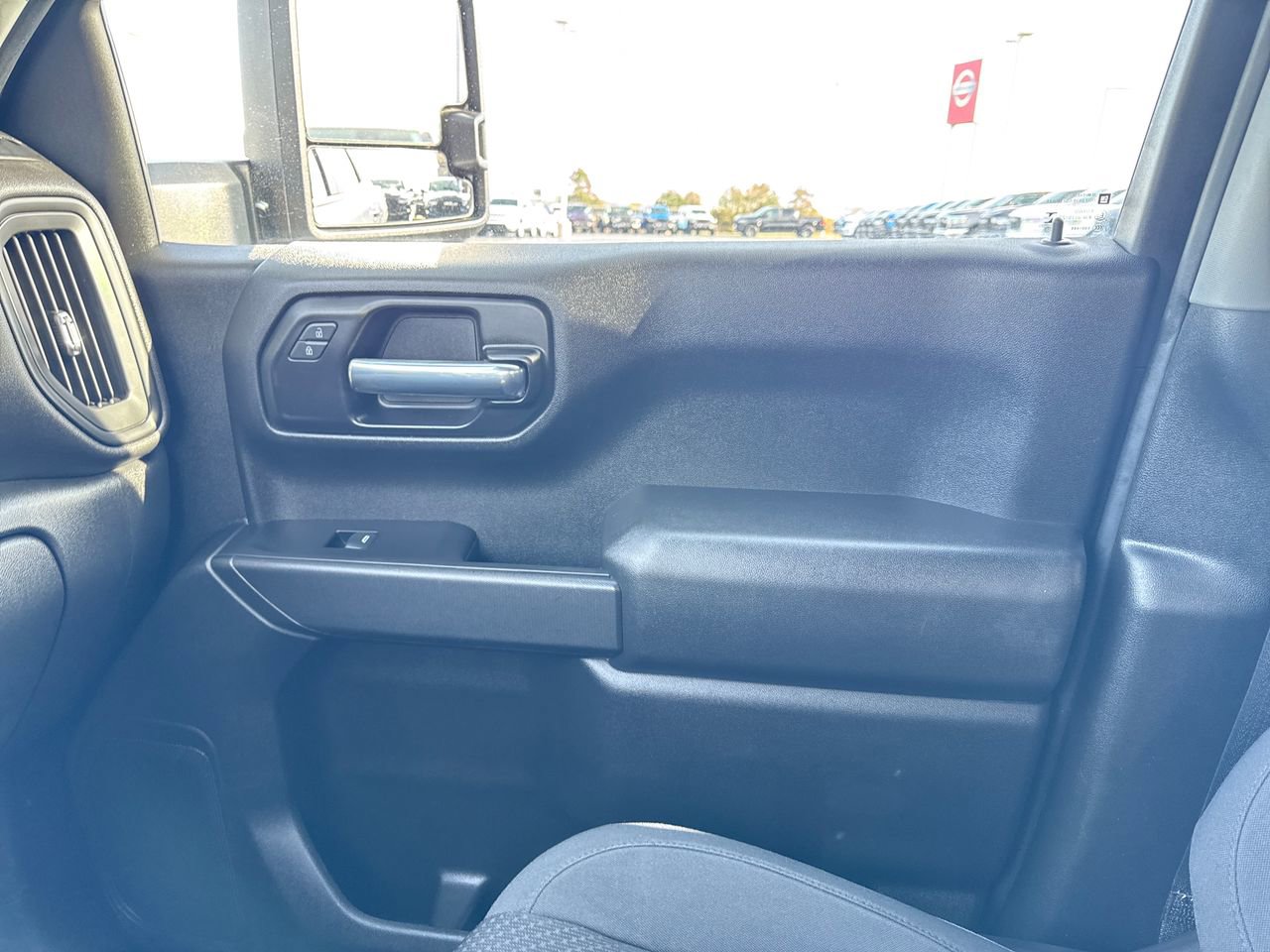 Used 2020 GMC Sierra 1500 4x4 Crew Cab w/ Sierra Value Package image 24