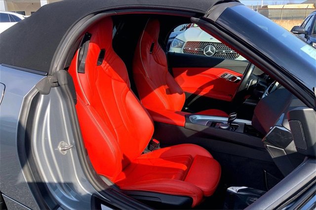 Used 2024 BMW Z4 M40i w/ Premium Package image 7