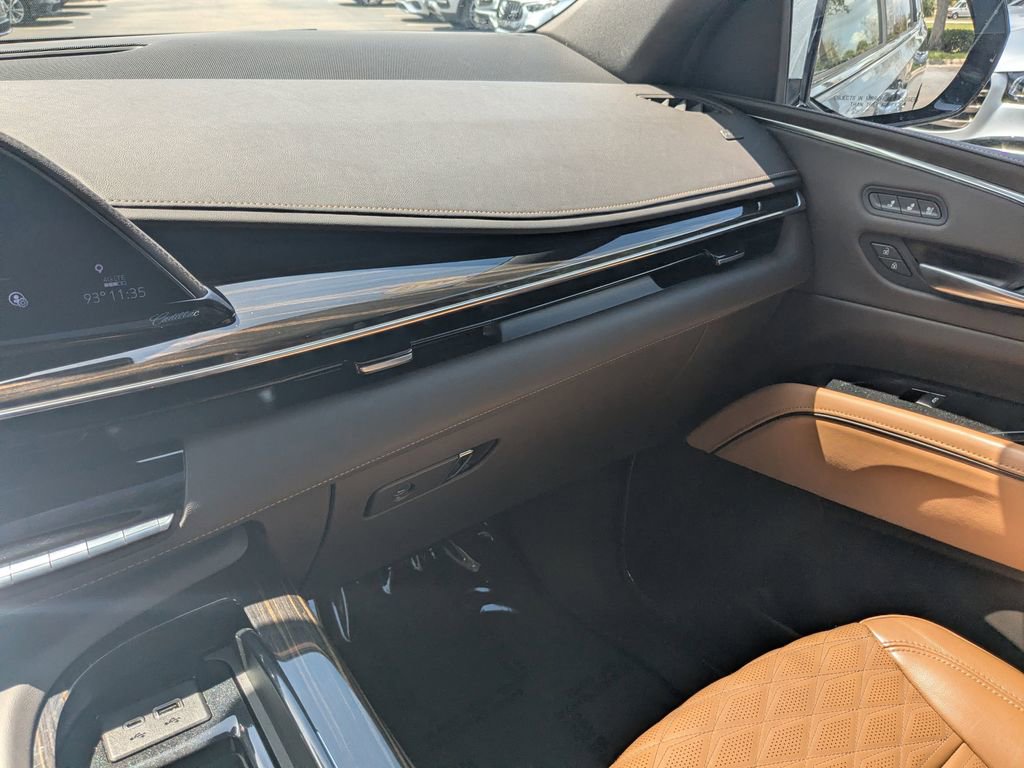 Used 2023 Cadillac Escalade Premium Luxury w/ LPO, Radiant Package AWD/4WD image 4