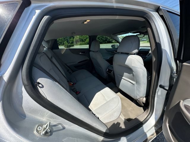 Used 2017 Chevrolet Malibu LT w/ Driver Confidence Package FWD image 17