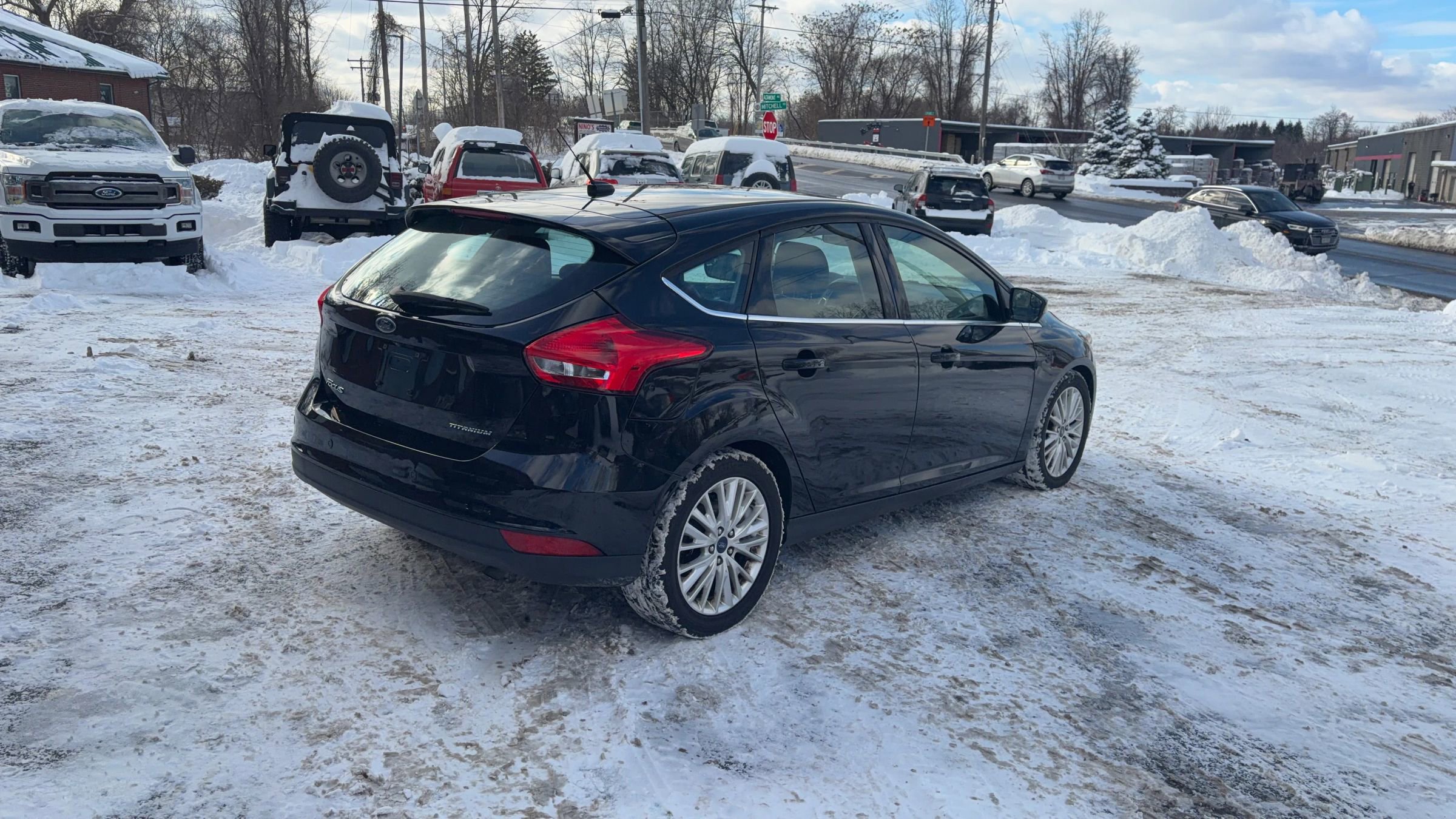 Used 2017 Ford Focus Titanium FWD image 6