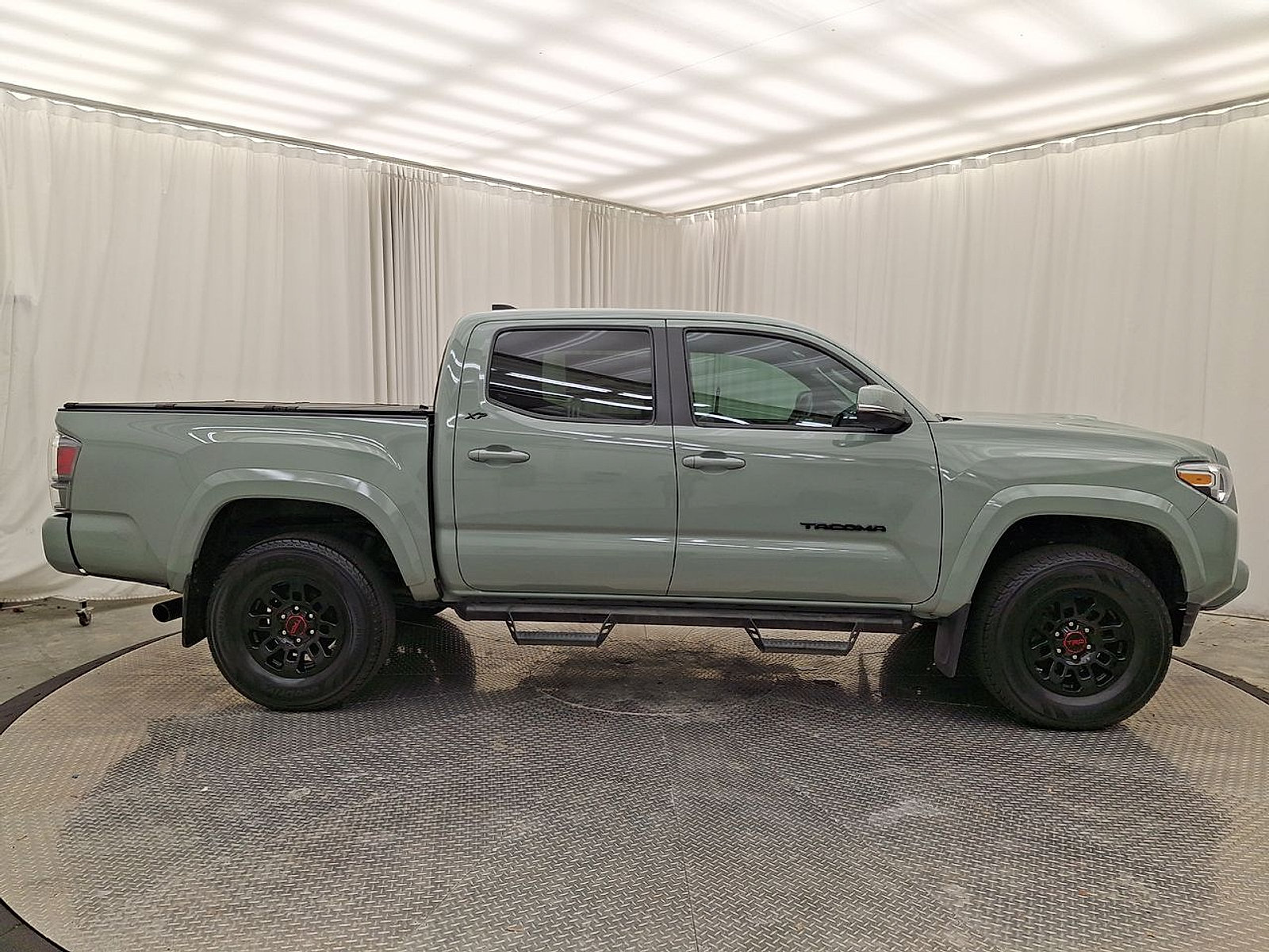 Used 2022 Toyota Tacoma TRD Sport w/ Technology Package AWD/4WD image 30