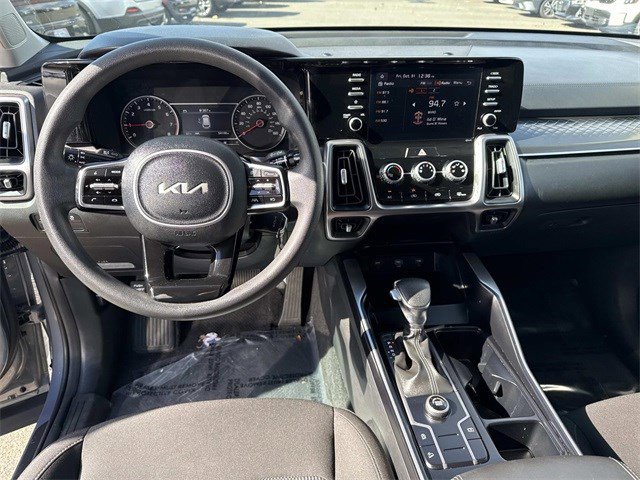 Used 2023 Kia Sorento LX image 17