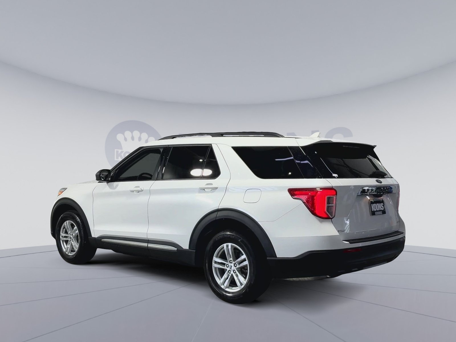 Used 2023 Ford Explorer XLT AWD/4WD image 8