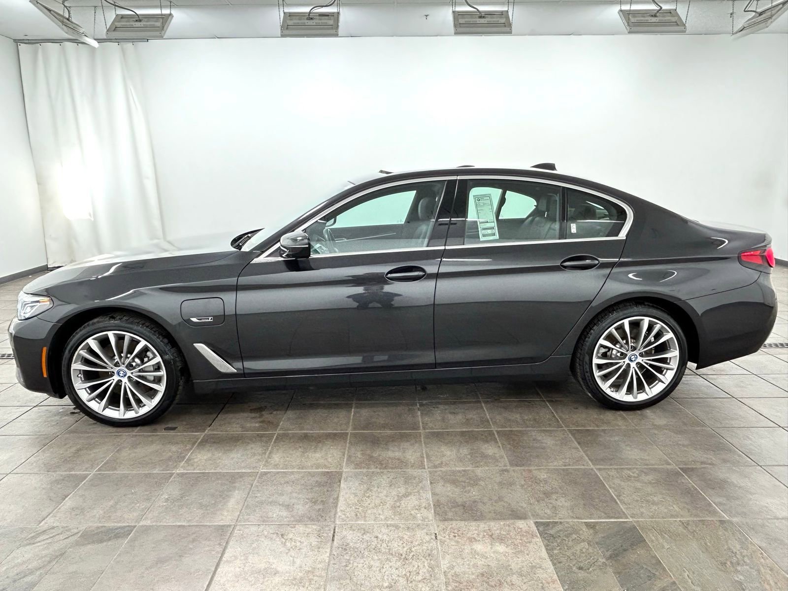 Used 2023 BMW 530e xDrive w/ Executive Package image 2