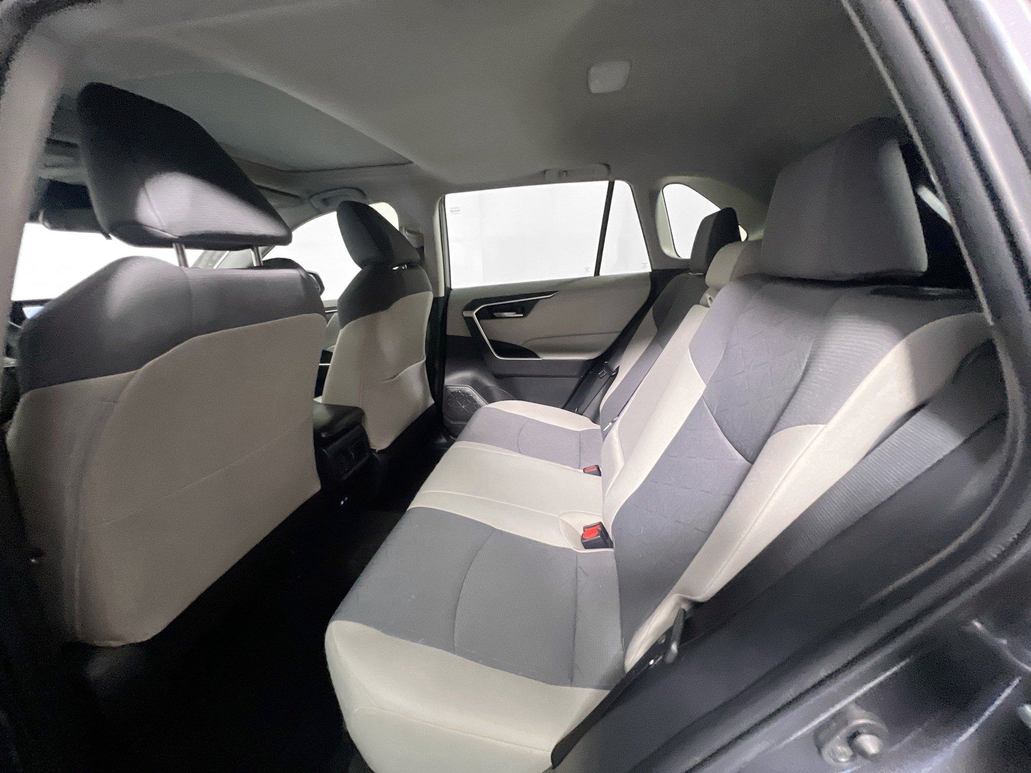 Used 2025 Toyota RAV4 XLE FWD image 28