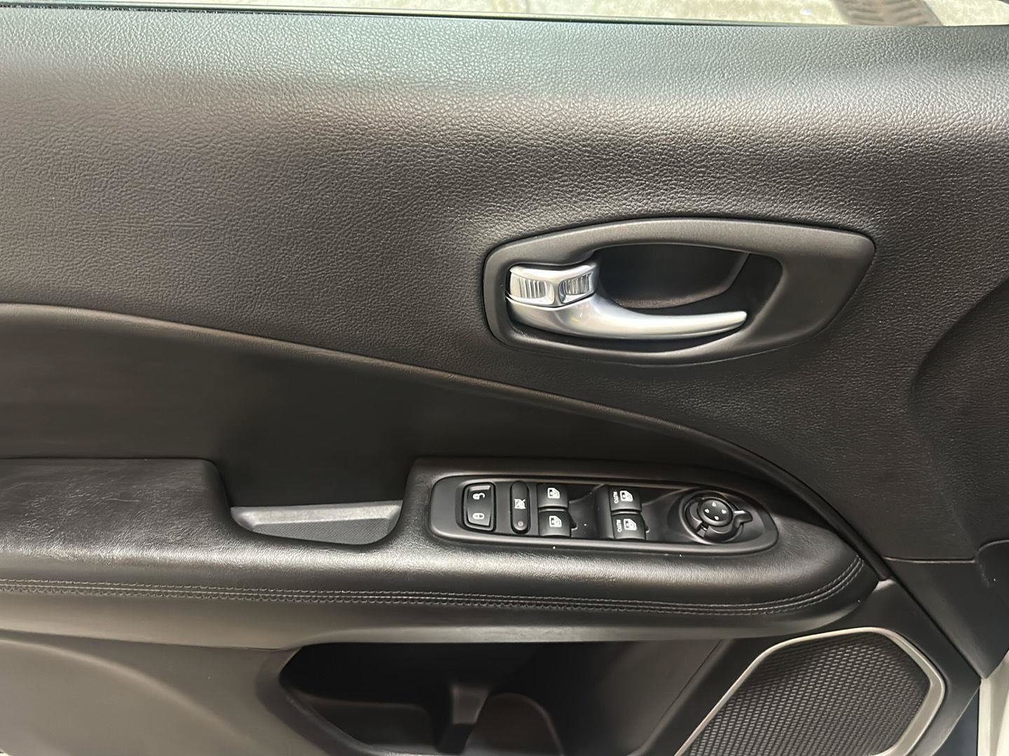 Certified 2019 Jeep Compass Latitude AWD/4WD image 15