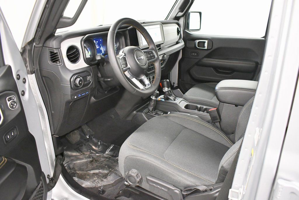 Used 2024 Jeep Wrangler Unlimited Sahara image 13