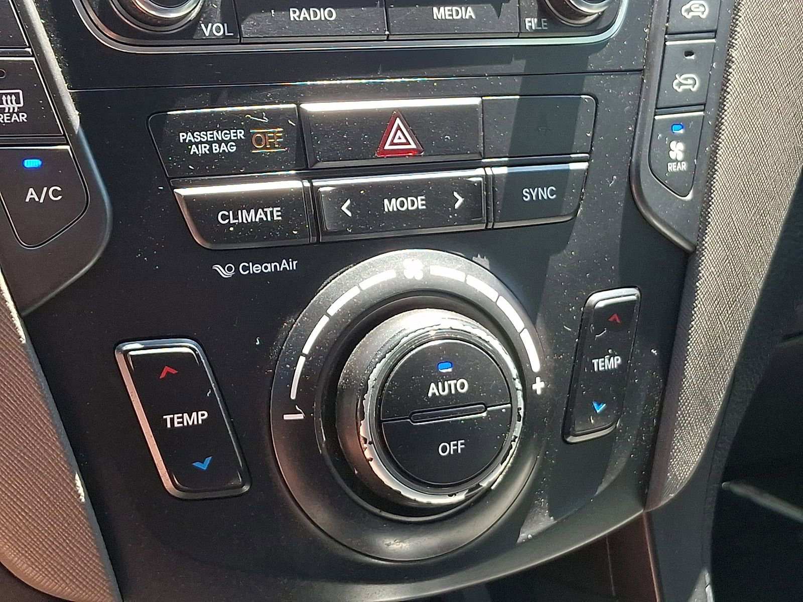 Used 2019 Hyundai Santa Fe XL SE FWD image 16