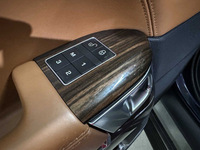 Used 2017 Land Rover Range Rover Autobiography image 25