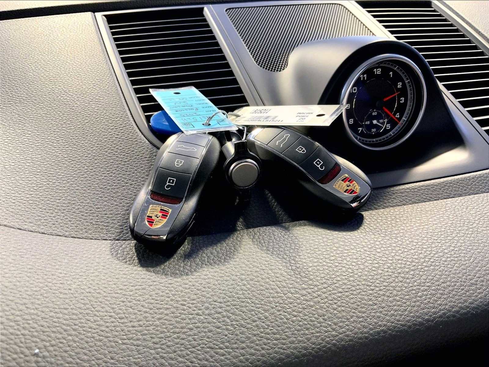 Certified 2020 Porsche Macan AWD/4WD image 21