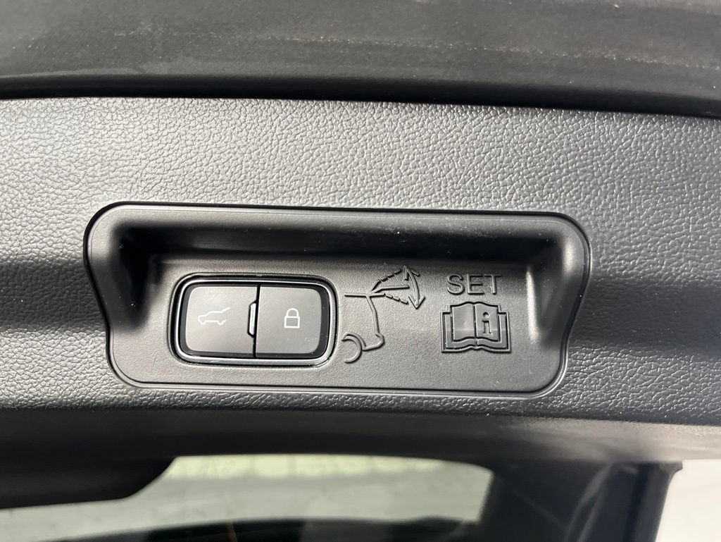 Used 2023 Ford Explorer XLT w/ Equipment Group 202A AWD/4WD image 13