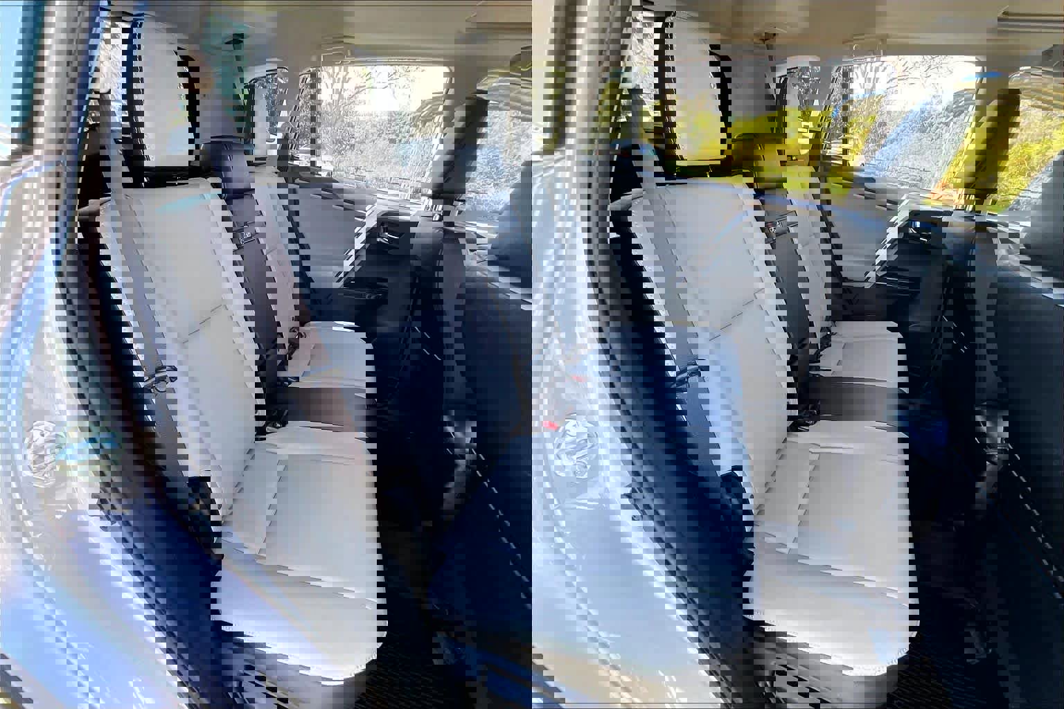 Used 2018 Toyota RAV4 Limited w/ Advanced Technology Package image 19