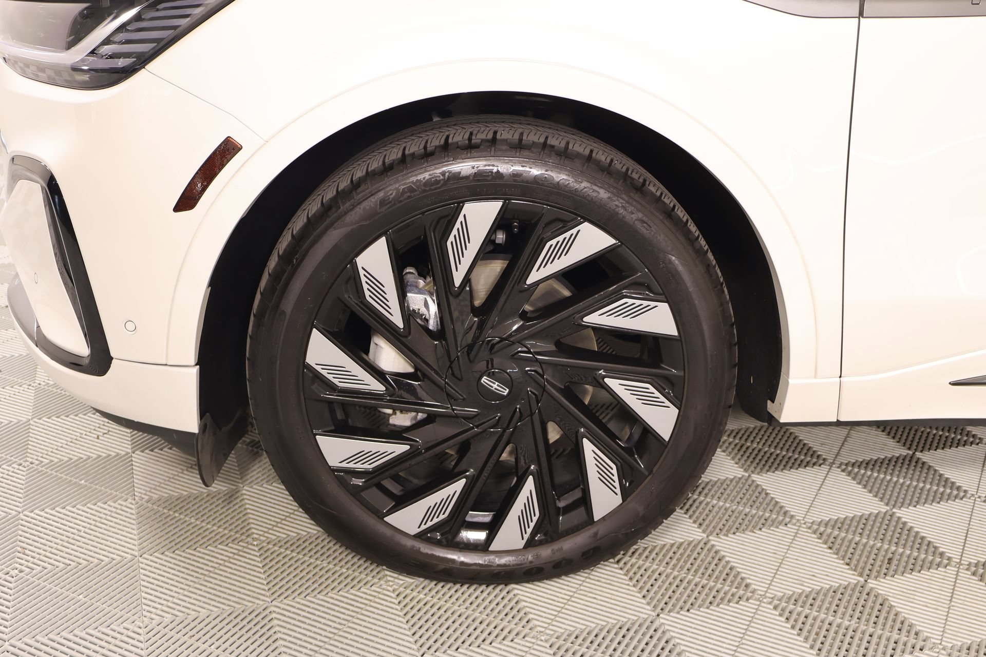 Certified 2024 Lincoln Nautilus Black Label w/ Jet Appearance Package (87T) AWD/4WD image 18