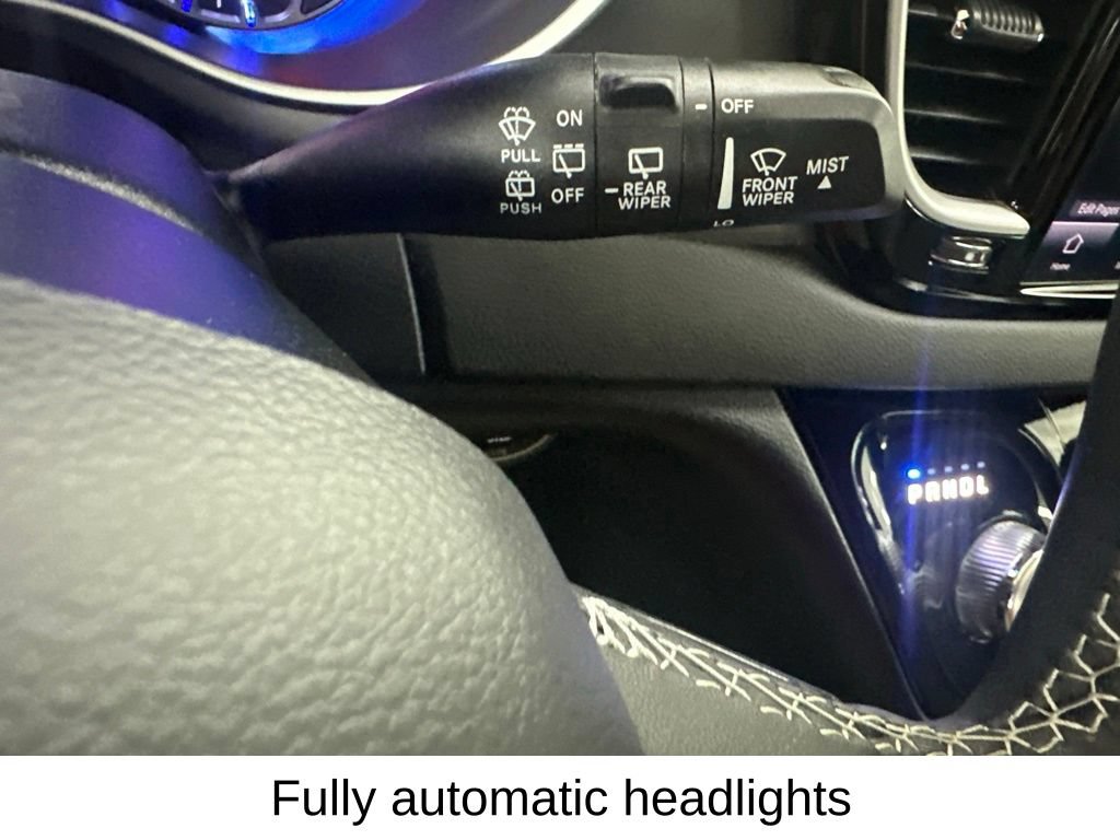 Used 2025 Chrysler Pacifica Select FWD image 38