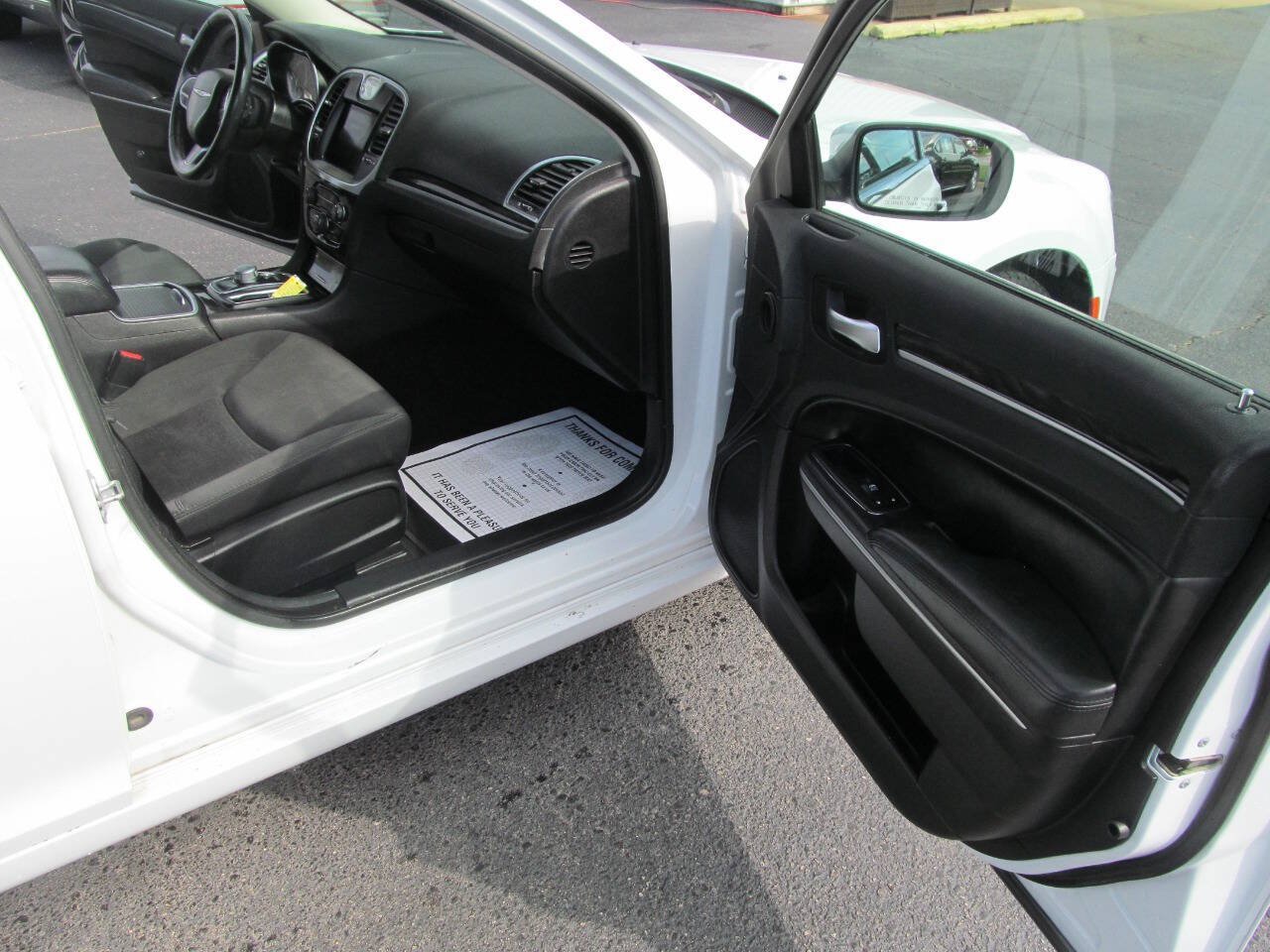 Used 2019 Chrysler 300 Touring RWD image 20