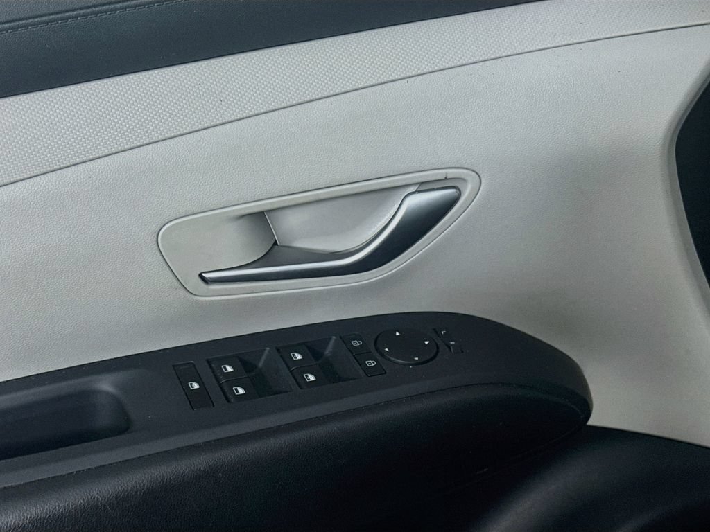 Used 2025 Hyundai Tucson SEL FWD image 17