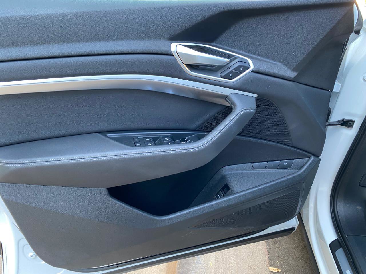 Used 2021 Audi e-tron Premium w/ Convenience Plus Package AWD/4WD image 20