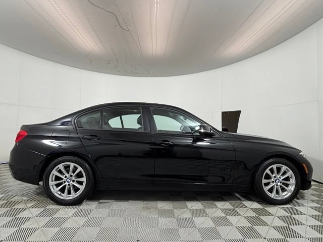 Used 2017 BMW 320i xDrive Sedan AWD/4WD image 8