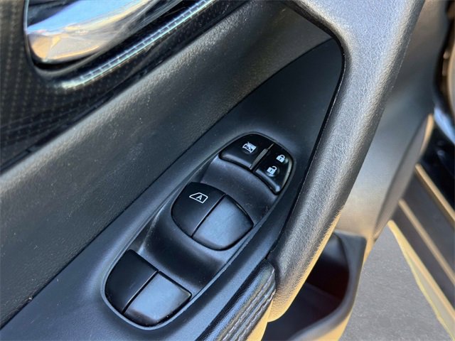 Used 2019 Nissan Rogue SL image 19