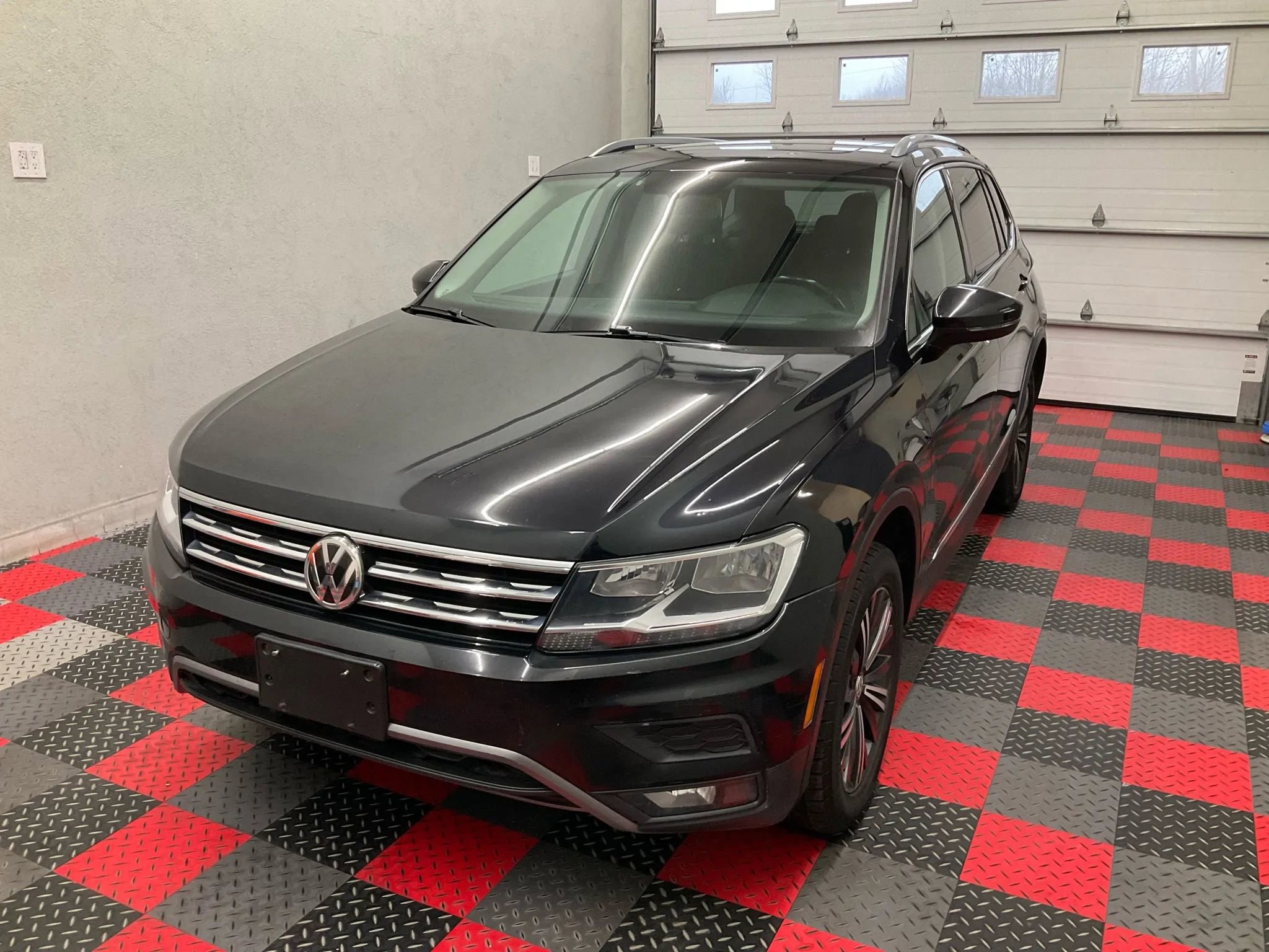 Used 2018 Volkswagen Tiguan SEL AWD/4WD image 1